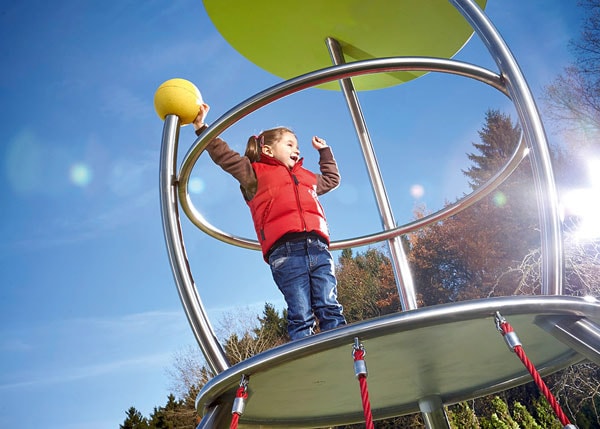 Parques infantiles con columpios, toboganes y juegos infantiles , Línea Style , PYC3 Urano , 